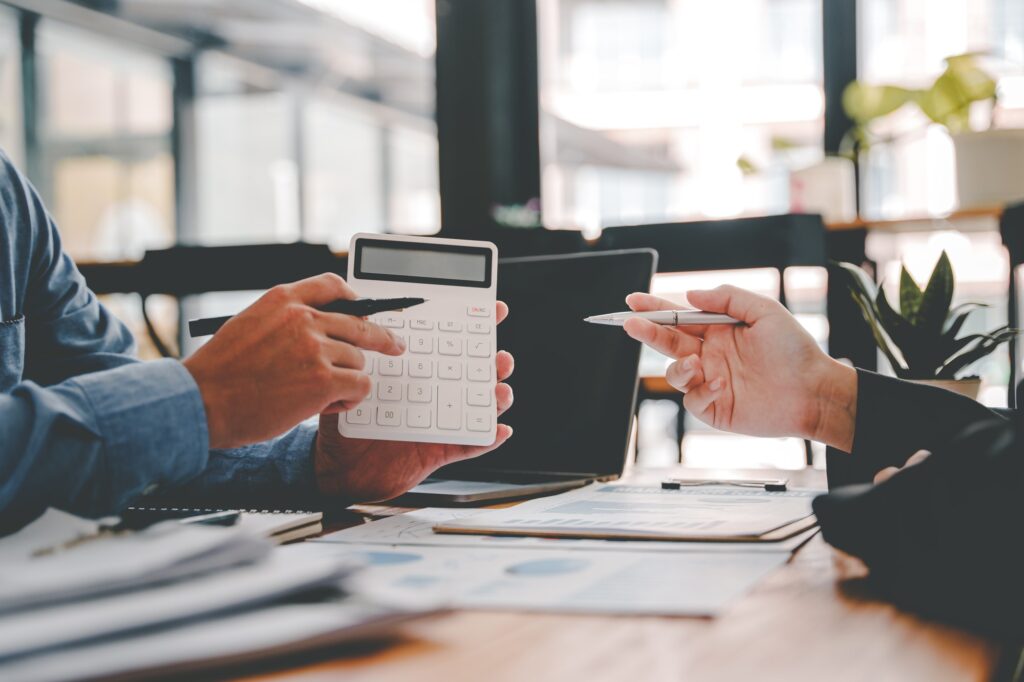 the financiers are calculating personal taxes for their customers 1 1 - Avalivel